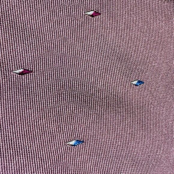 OSCAR DE LA RENTA MENS MAUVE DIAMOND PRINT 100% SILK MENS TIE 3.5 x 57.5 in - Picture 4 of 4